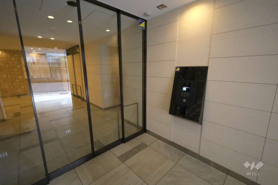 エントランスはオートロック付きです。