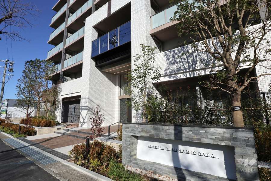 エントランスの銘板