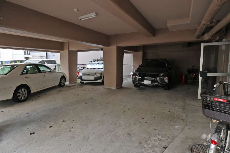 敷地内駐車場（屋内平面式）