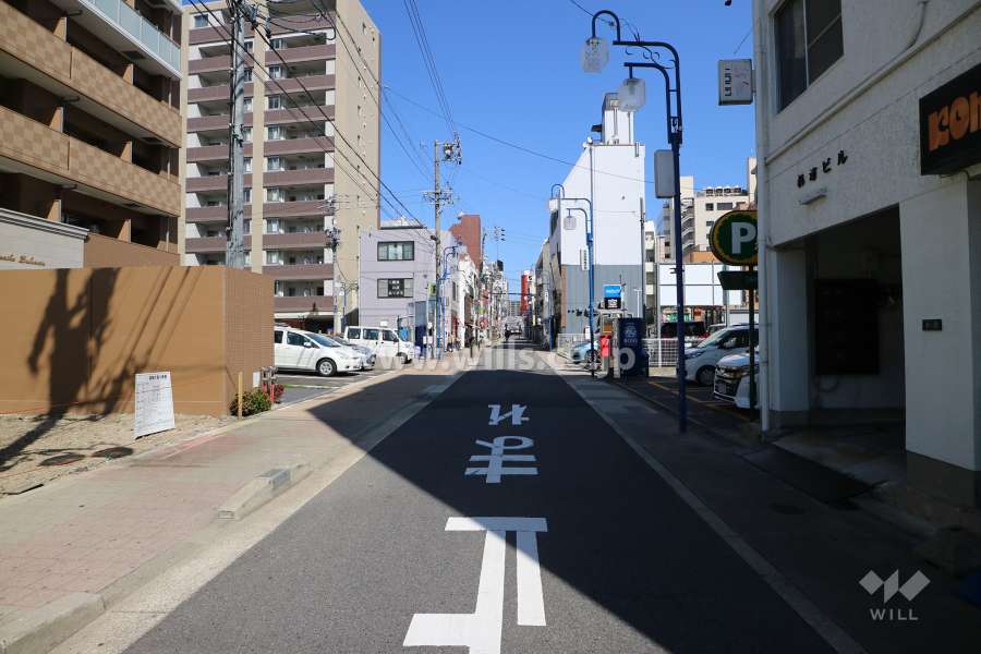 敷地南側の前面道路