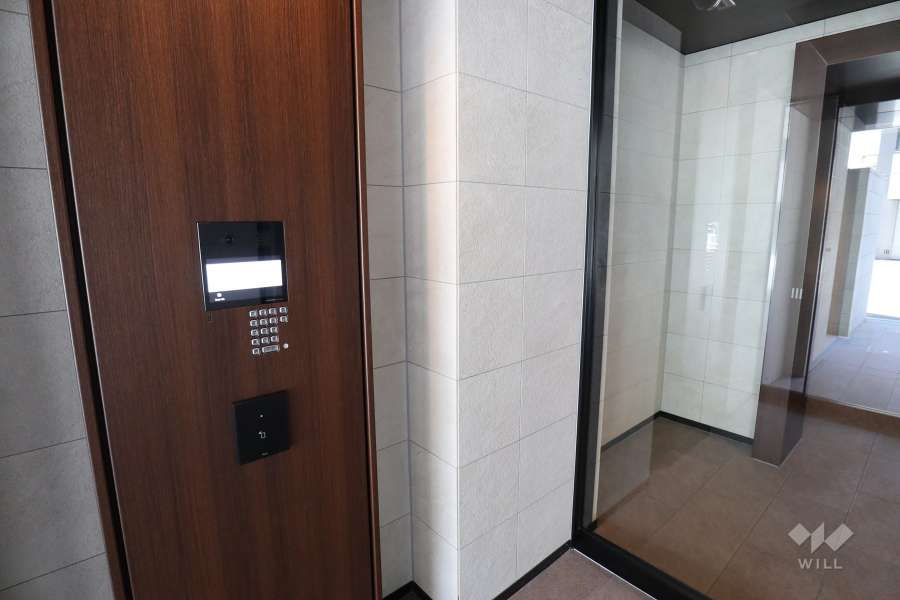 エントランスはオートロック付きです。