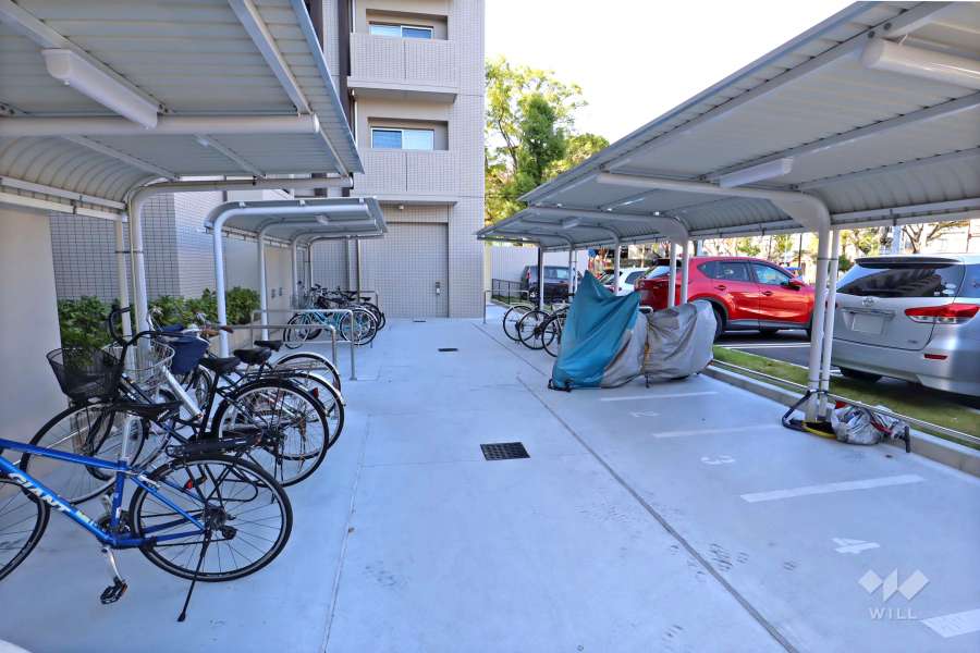 敷地内駐輪場とバイク置場