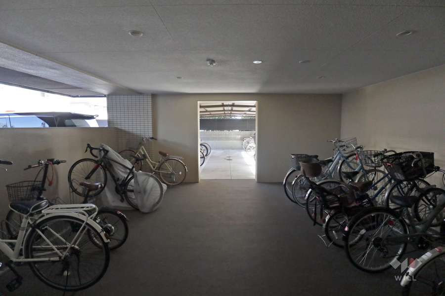 屋内に設けられた駐輪場