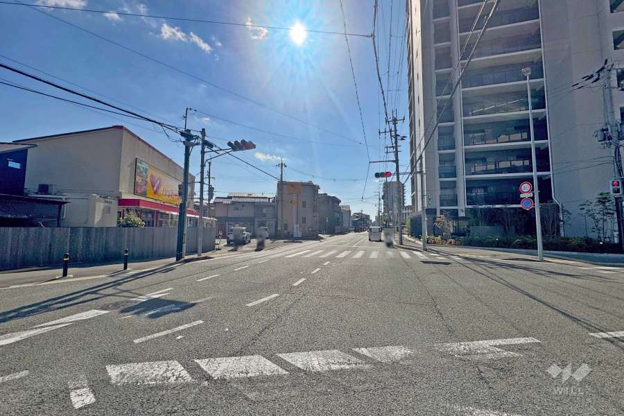 敷地南東側の前面道路