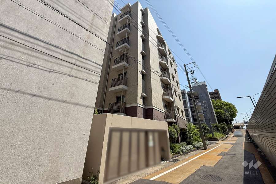 プレサンスロジェ御影塚町の外観（南西側から）