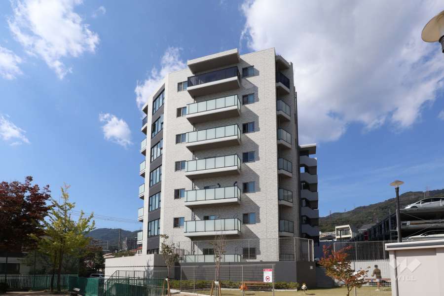 グランドパレス御影山手の外観（南東側から）