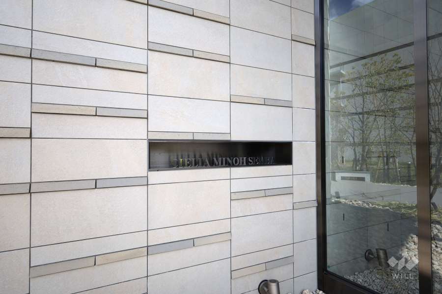 エントランスの銘板