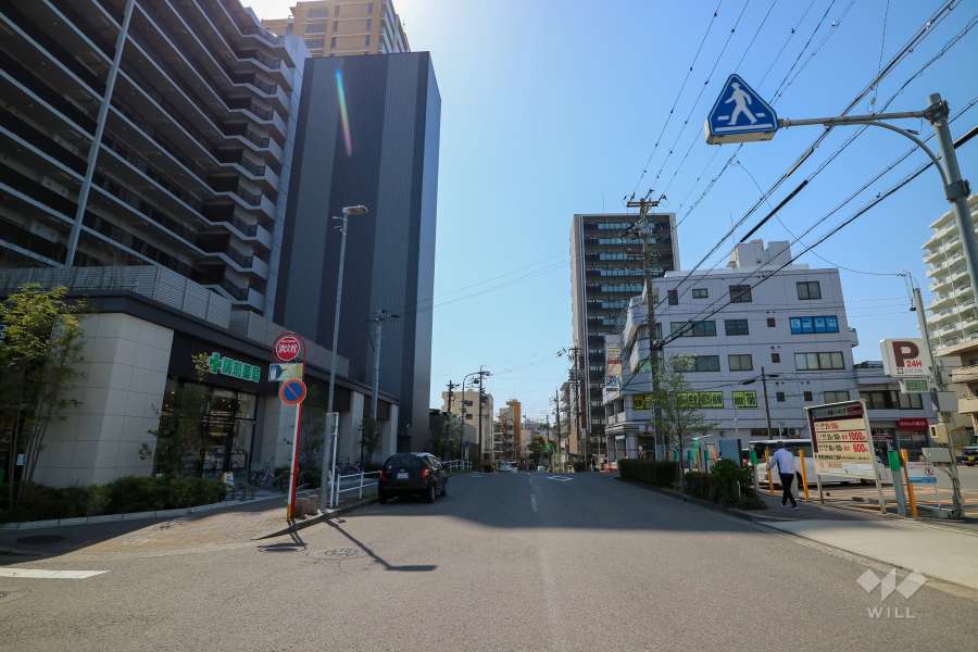 敷地の北側前面道路（東側から）
