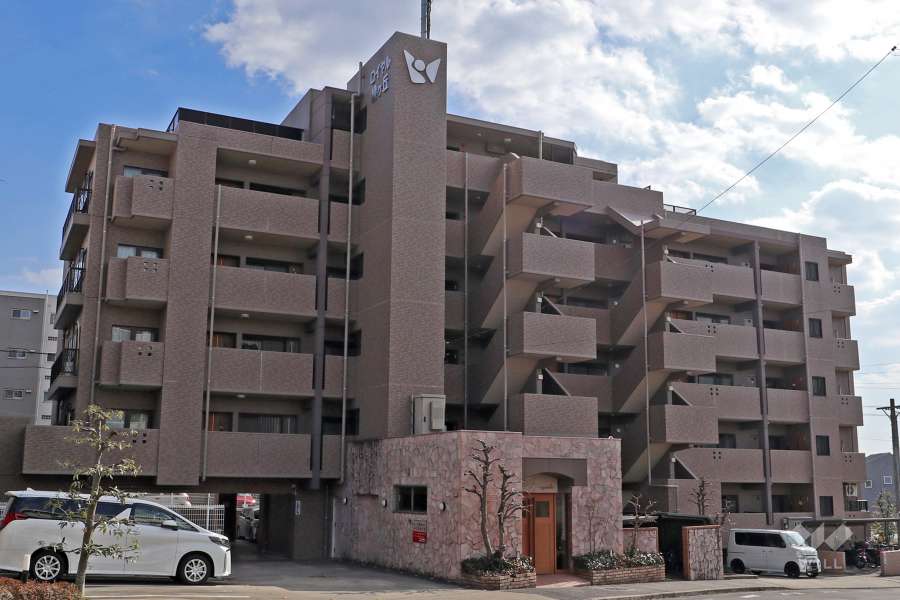 「ロイヤル緑ケ丘」の外観（北側から）