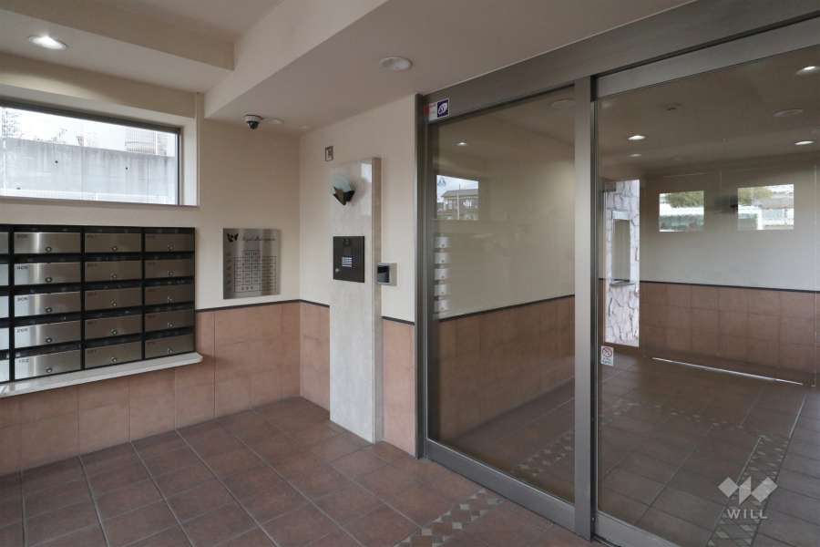 エントランスと共用ポスト