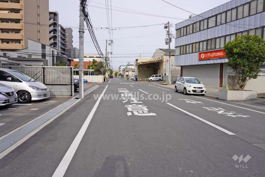敷地南側の前面道路