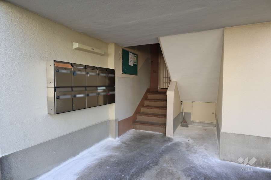 住戸入り口と共用ポスト