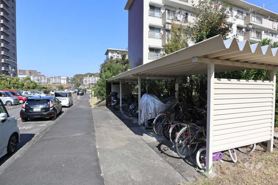 駐輪場（屋根付き）