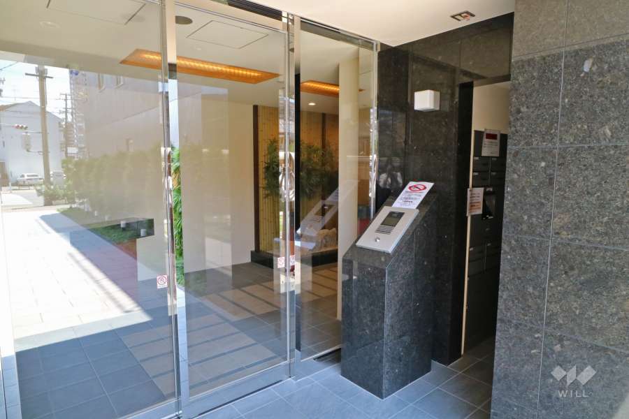 エントランスはオートロック付きです。