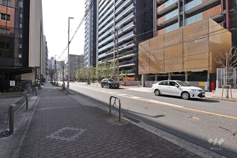 敷地東側の前面道路