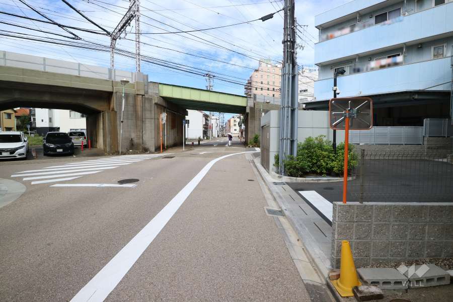 敷地北東側の前面道路