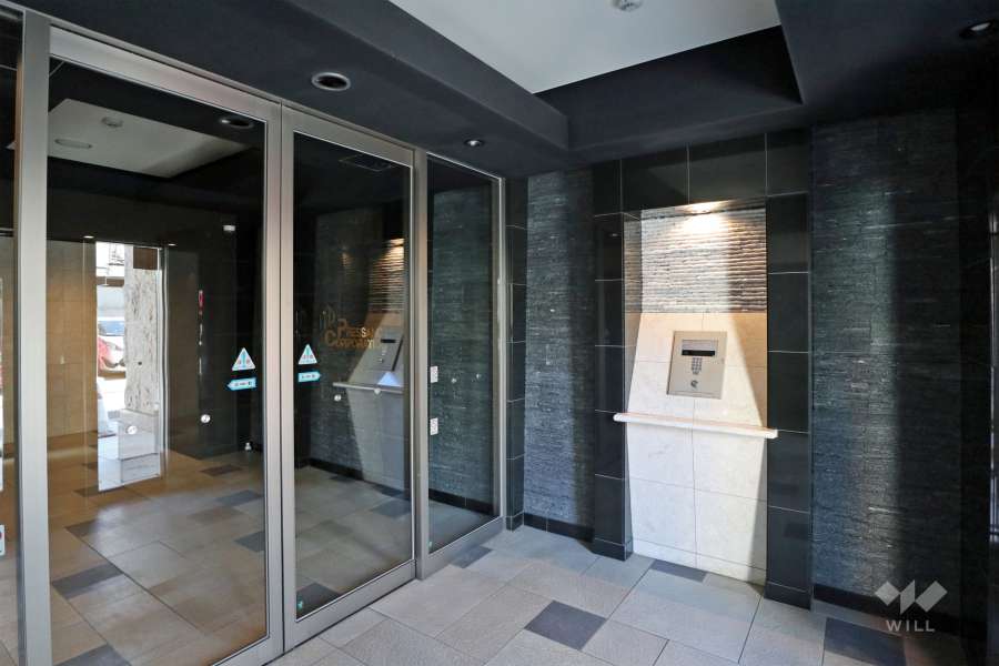 エントランスはオートロック付きです。