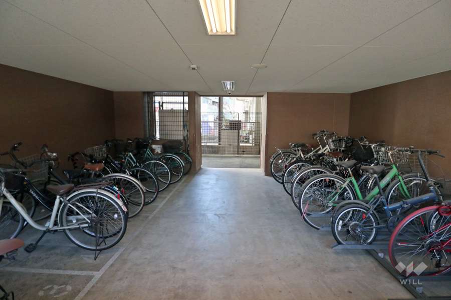 屋内に設けられた駐輪場