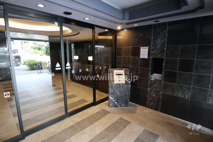 エントランスはオートロック付きです。