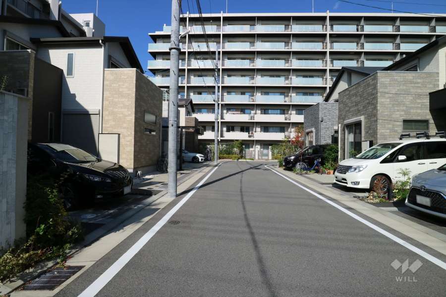 敷地南側の前面道路