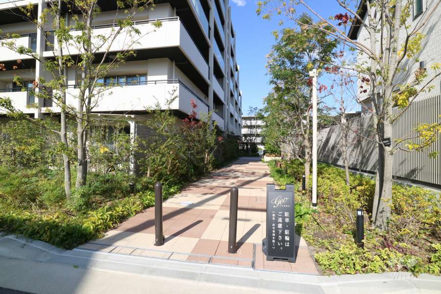 敷地南東側エントランスアプローチ