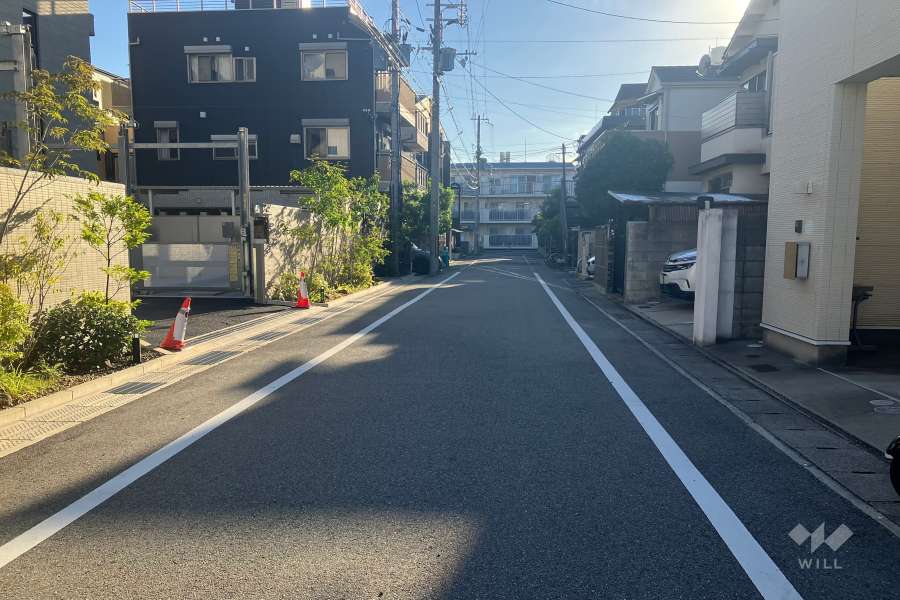 敷地北側の前面道路