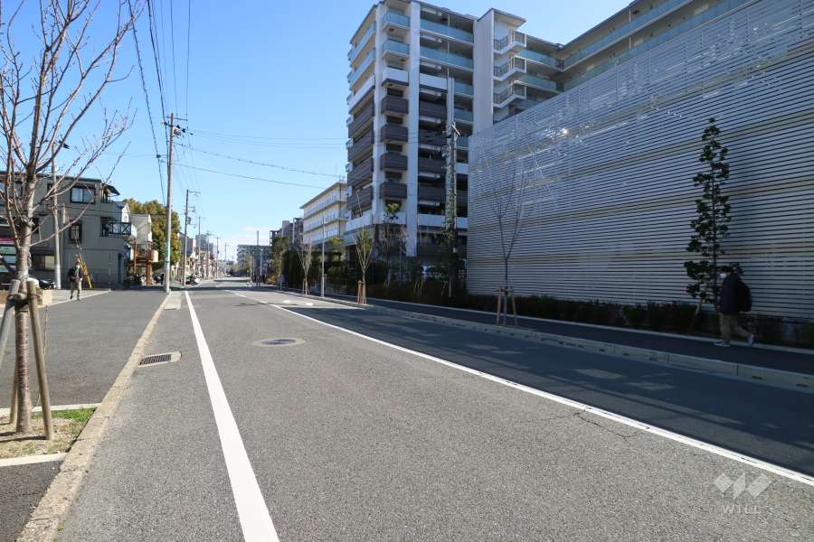 敷地北側の前面道路