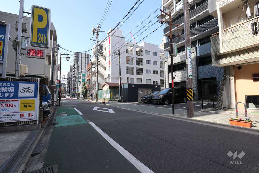 敷地南側の前面道路