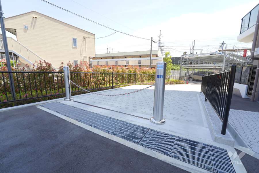 駐車場出入り口（ロボットゲート付き）