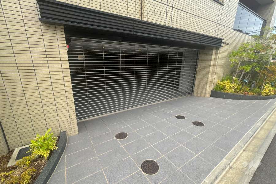 駐車場の出入口（リングシャッター付き）