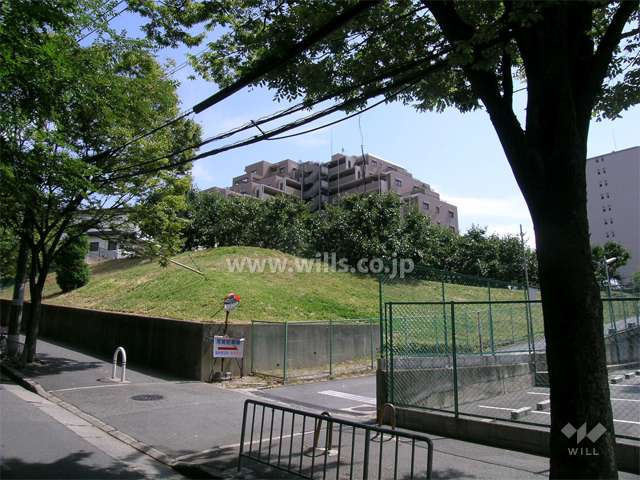 ヴィルヌーブ緑地公園ノースヒルの遠景（北西側から）
