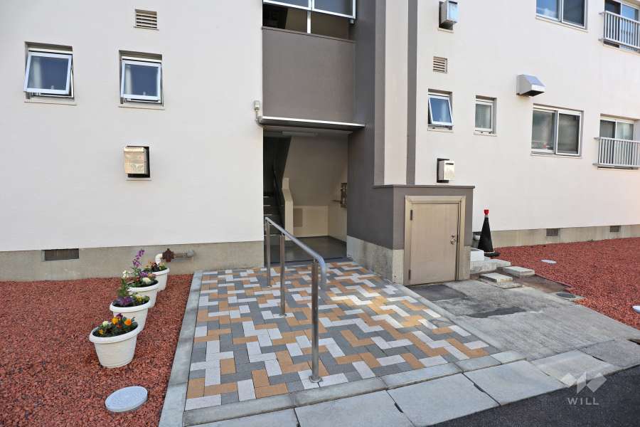 住戸入り口へのアプローチ