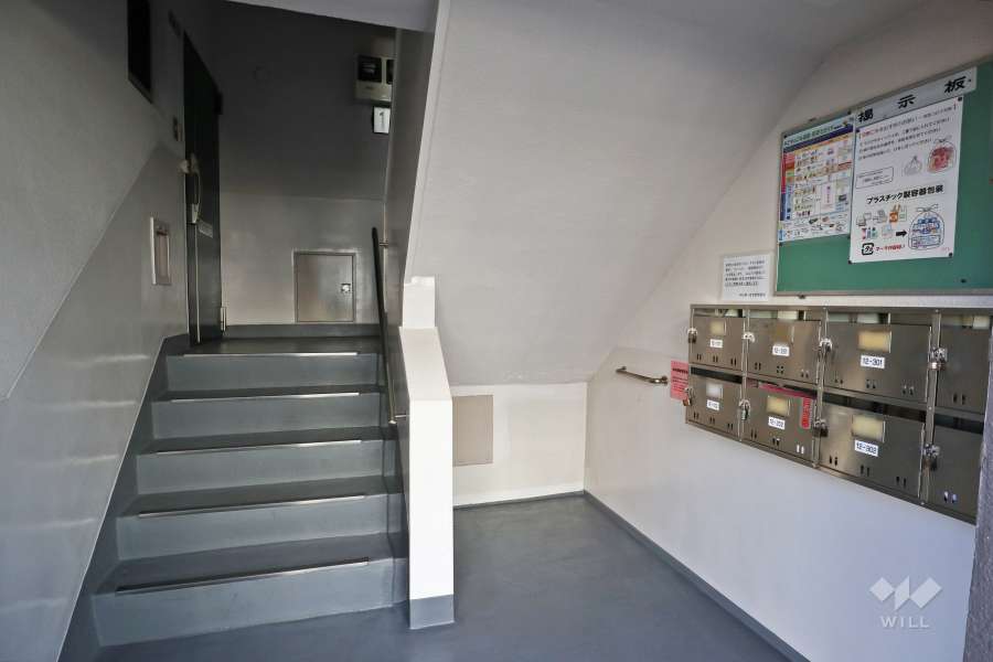 住戸入り口（共用ポスト）