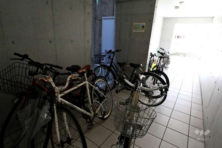 屋内に設けられた駐輪場