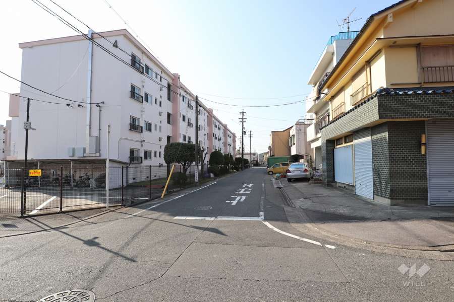 敷地北側の前面道路