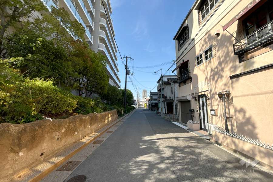 敷地南東側の前面道路