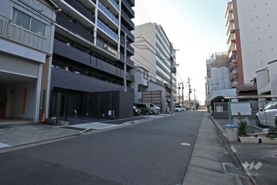 敷地北側の前面道路（東側から）