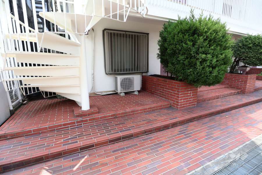 住戸入り口（東側）