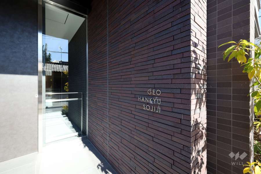 エントランスの銘板