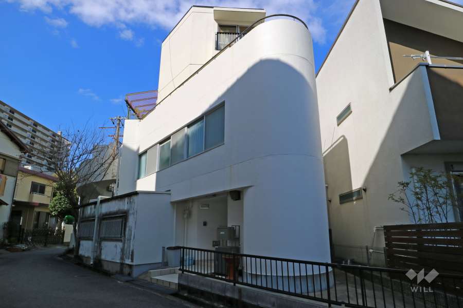 逆瀬川壱番館の外観（南東側から）