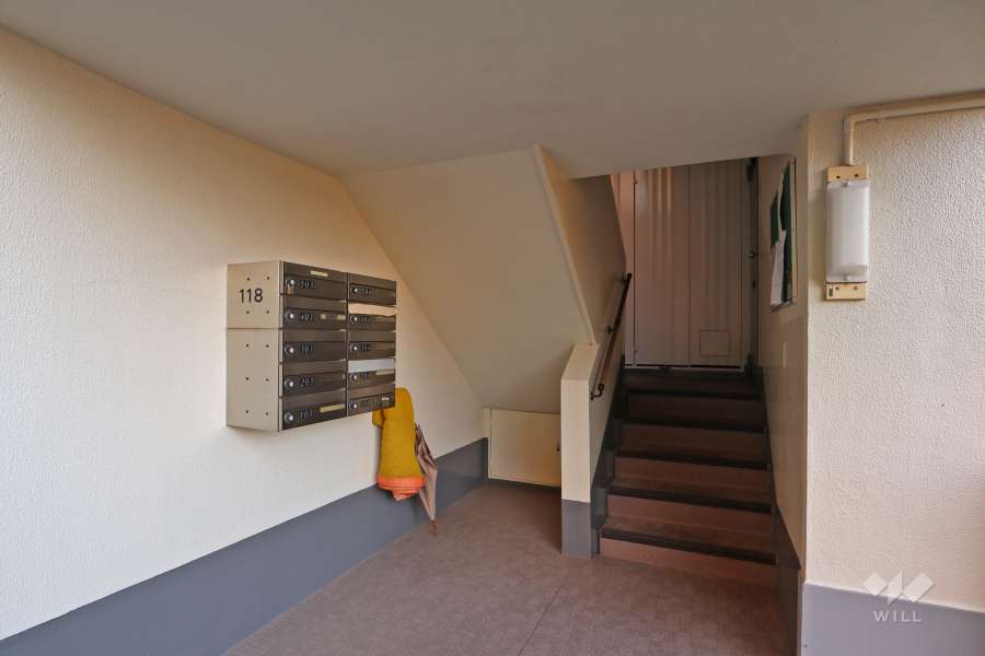 住戸入り口（共用ポスト）