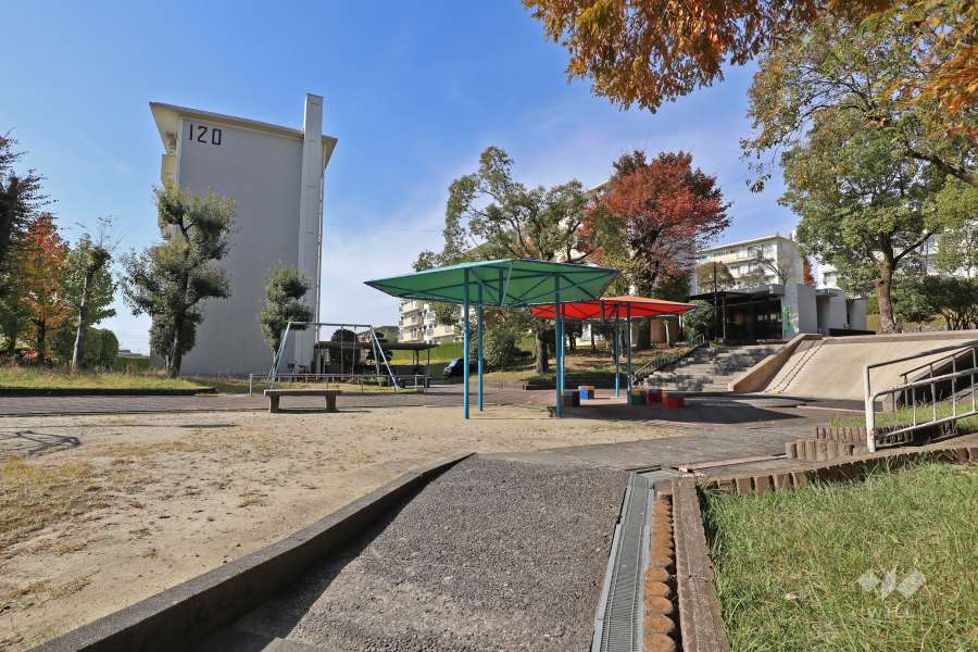 敷地内にプレイロットがあります。