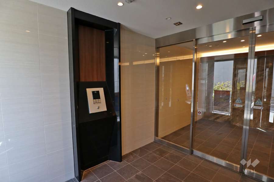 エントランスはオートロック付きです。