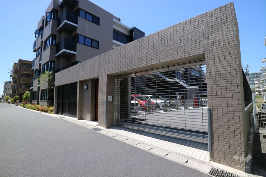 駐車場の出入口（リングシャッター付き）