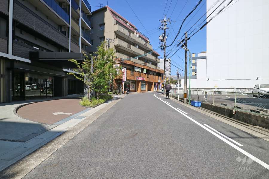 敷地東側の前面道路