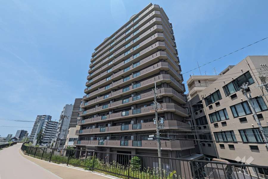 デュアル江坂広芝町の外観（北東側から）