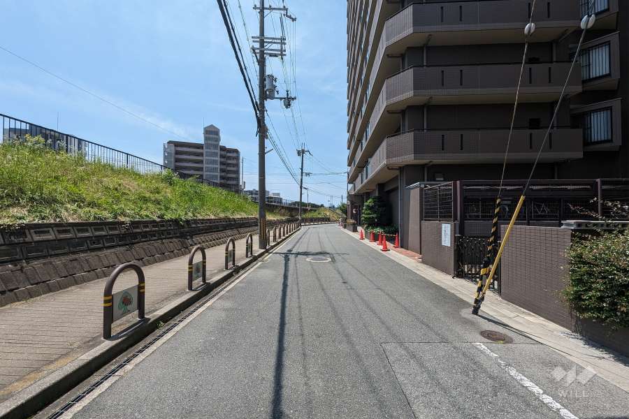 敷地南東側の前面道路