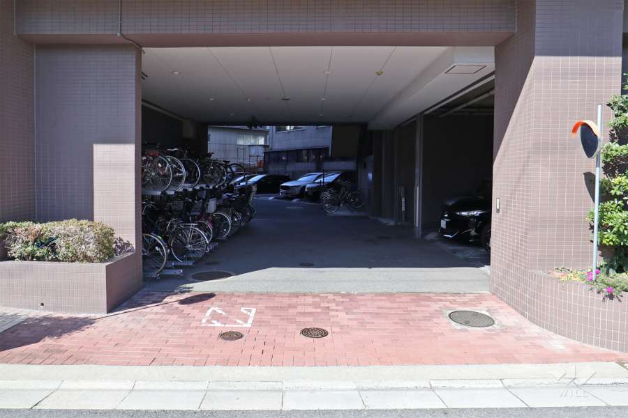 北東側駐車場出入口