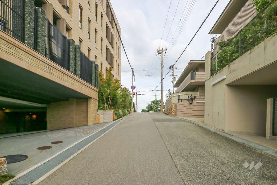 敷地南側の前面道路