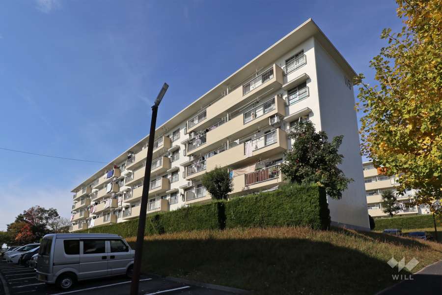 藤山台団地特別分譲住宅115棟の外観（南東側から）